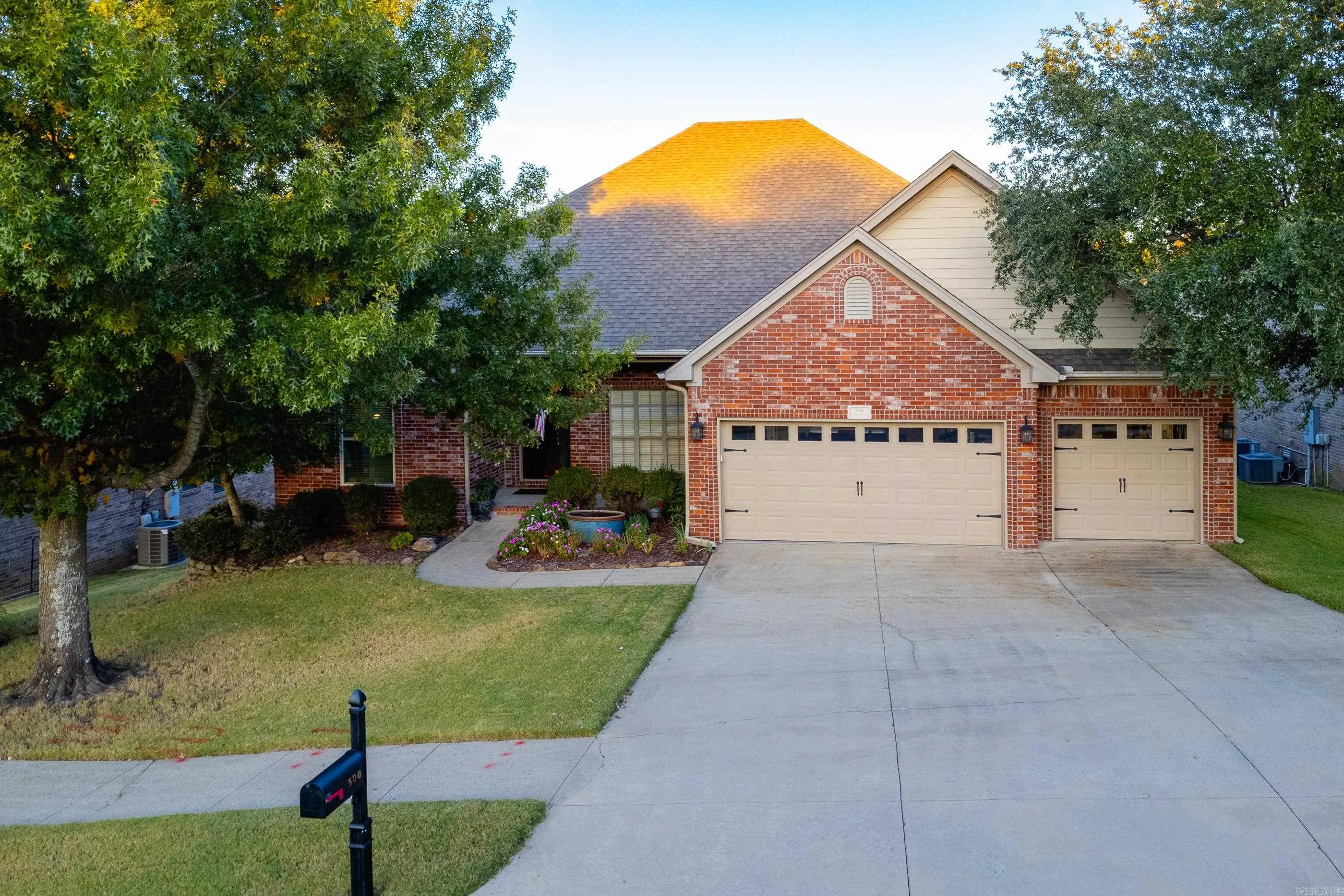 308 Commentry Way, Little Rock