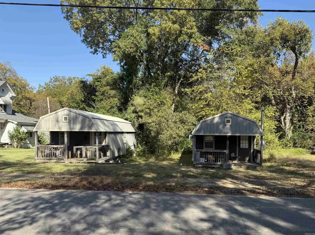 124 W College, A & B Avenue, Monticello