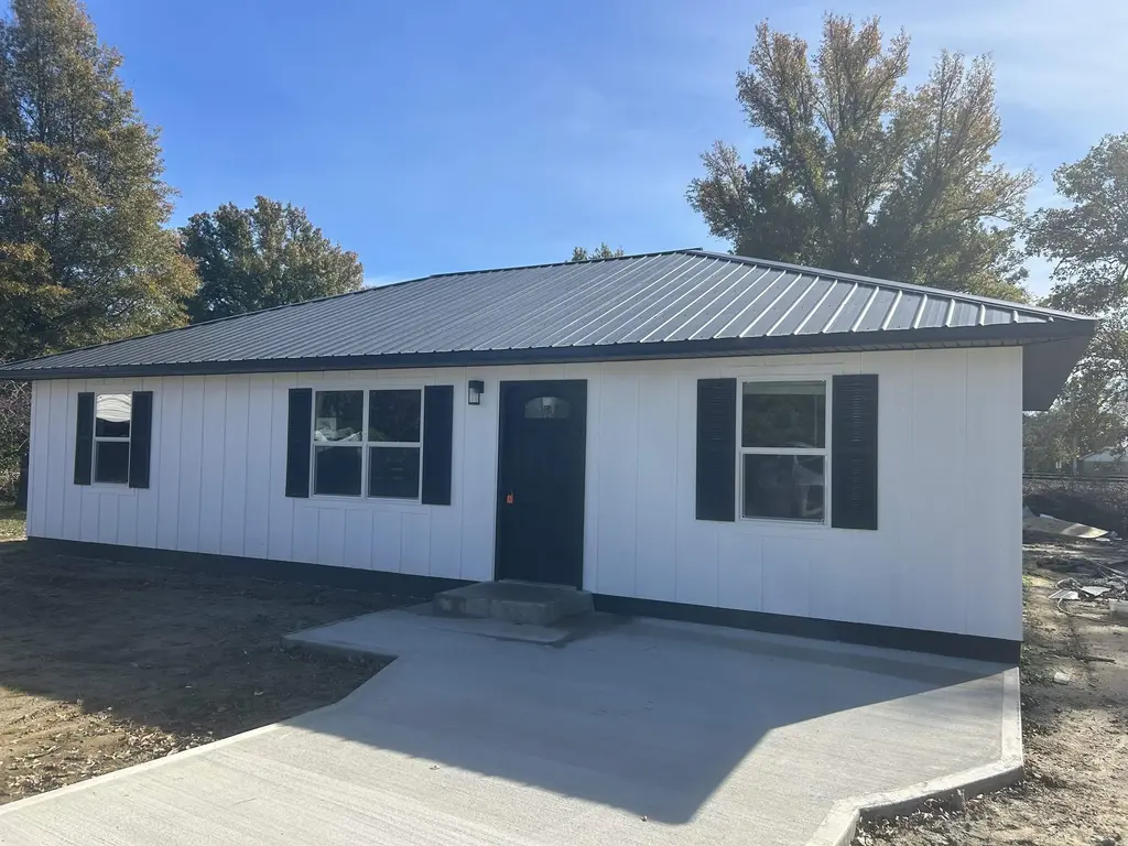 100 Nw Randolph, Hoxie