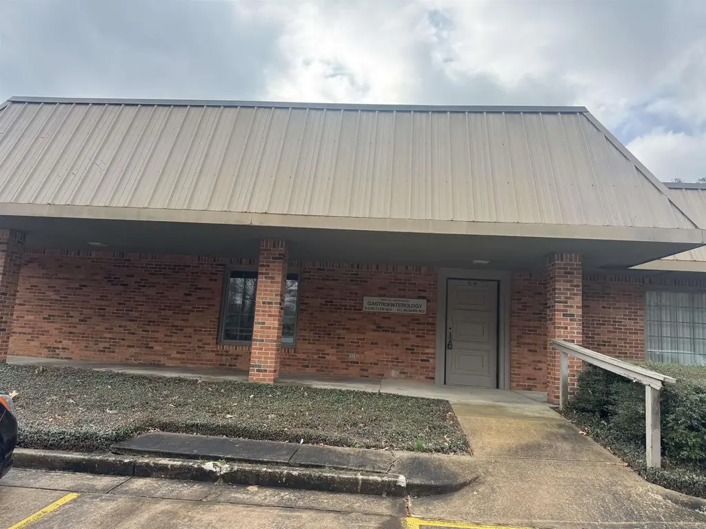 1801 W 40th. Suite  5a, Pine Bluff