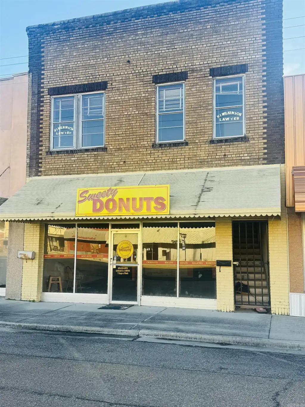 225 Main Street, Stamps