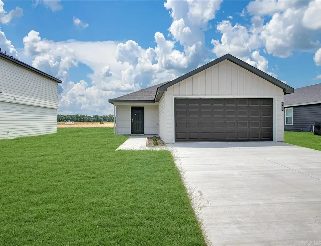 351 Moonlight Graham Boulevard, Ward
