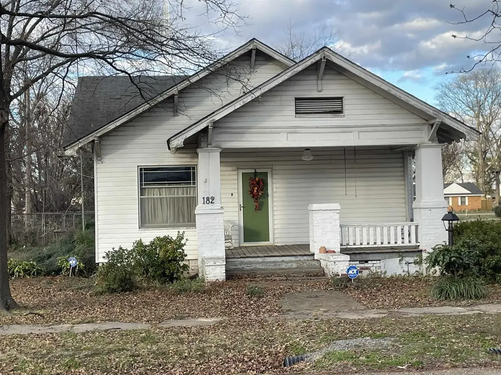182 2nd Avenue, Holly Grove