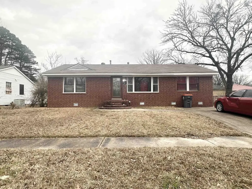 11 School St., Pine Bluff