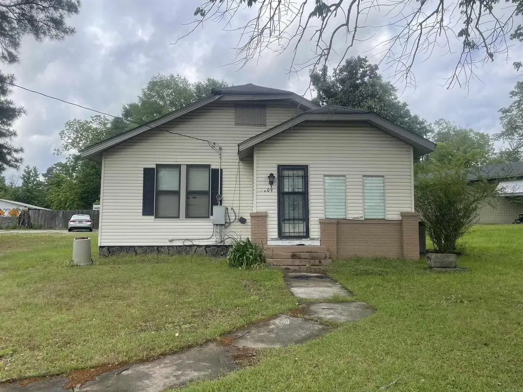 8809 270 Highway, White Hall