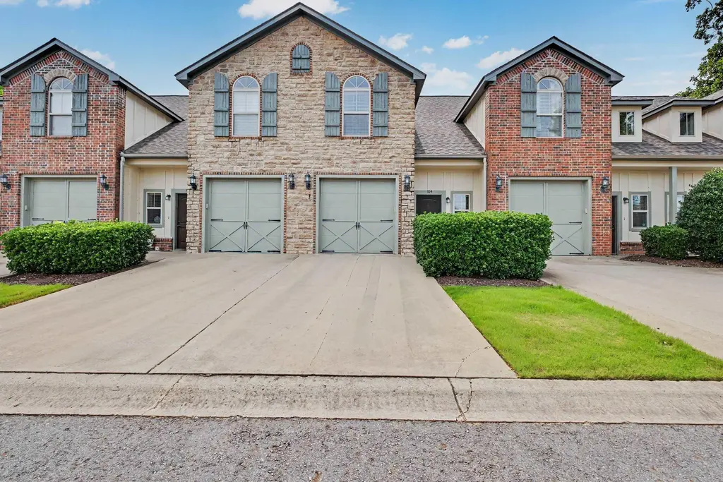 104 Venezia, Maumelle
