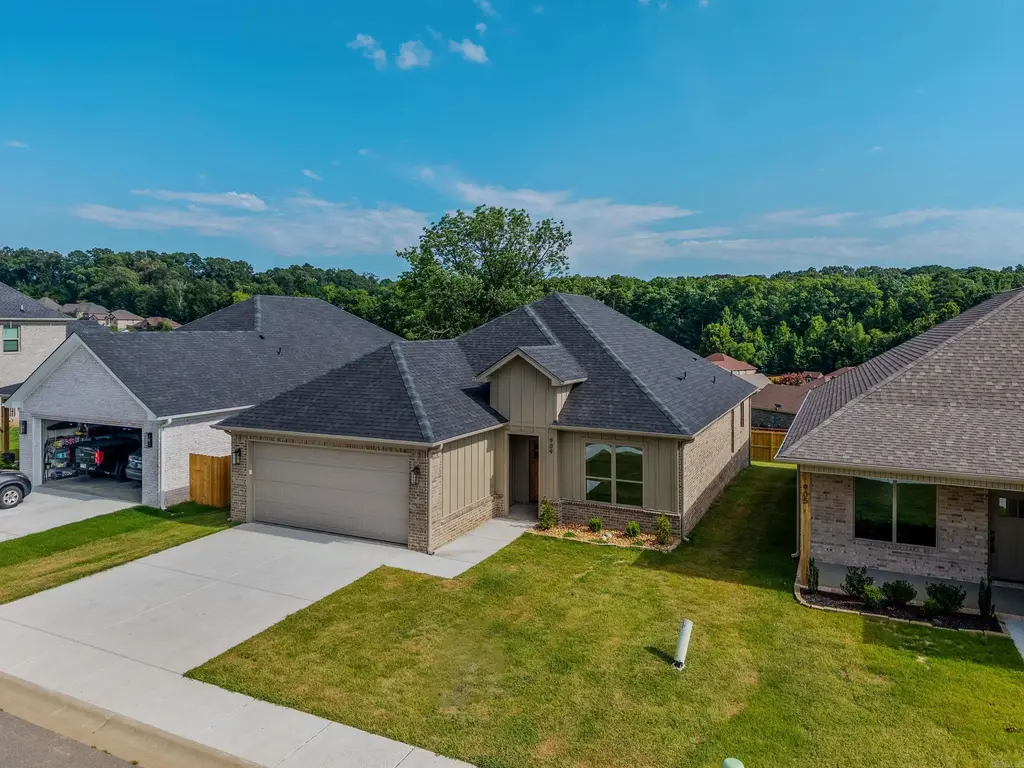 909 Grand Teton, Benton