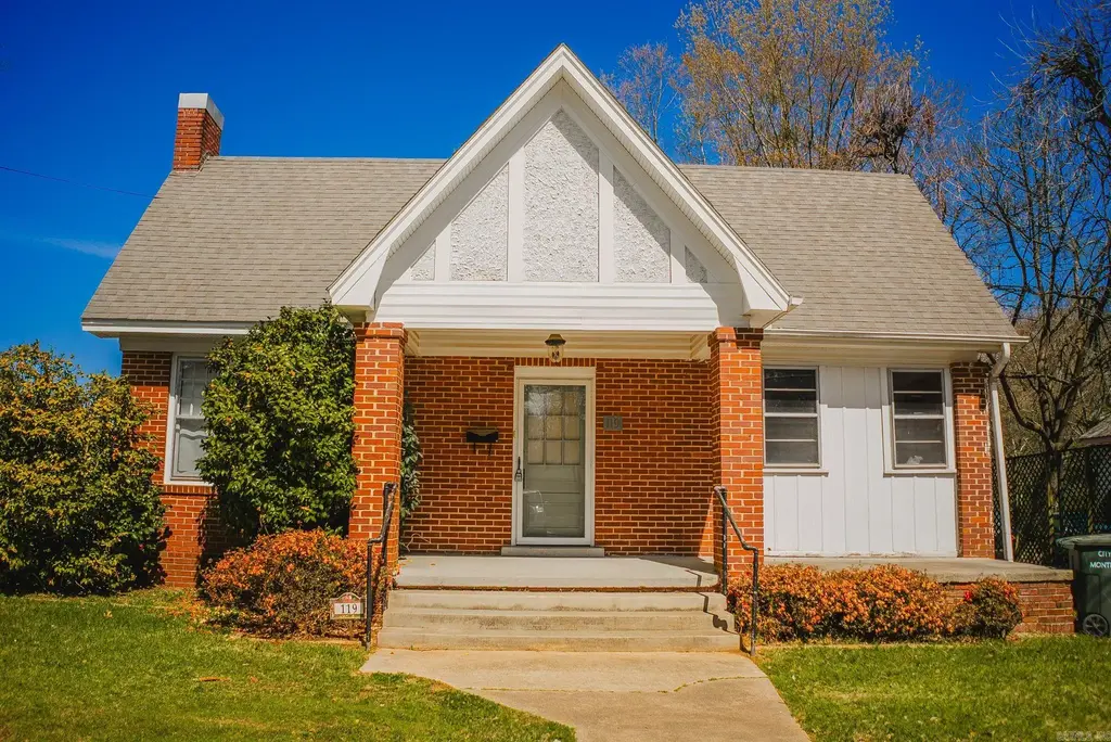119 E College Street, Monticello