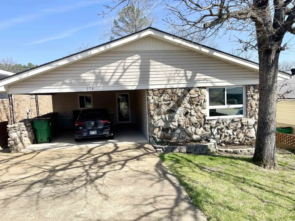 304 Parliament Drive, Horseshoe Bend