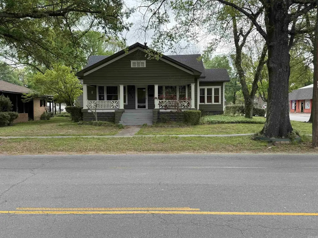 1011 S Main St., Stuttgart