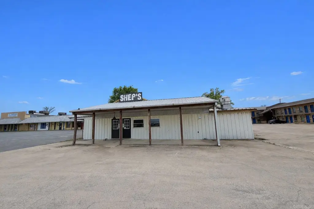 732 S Hwy 65, Dumas