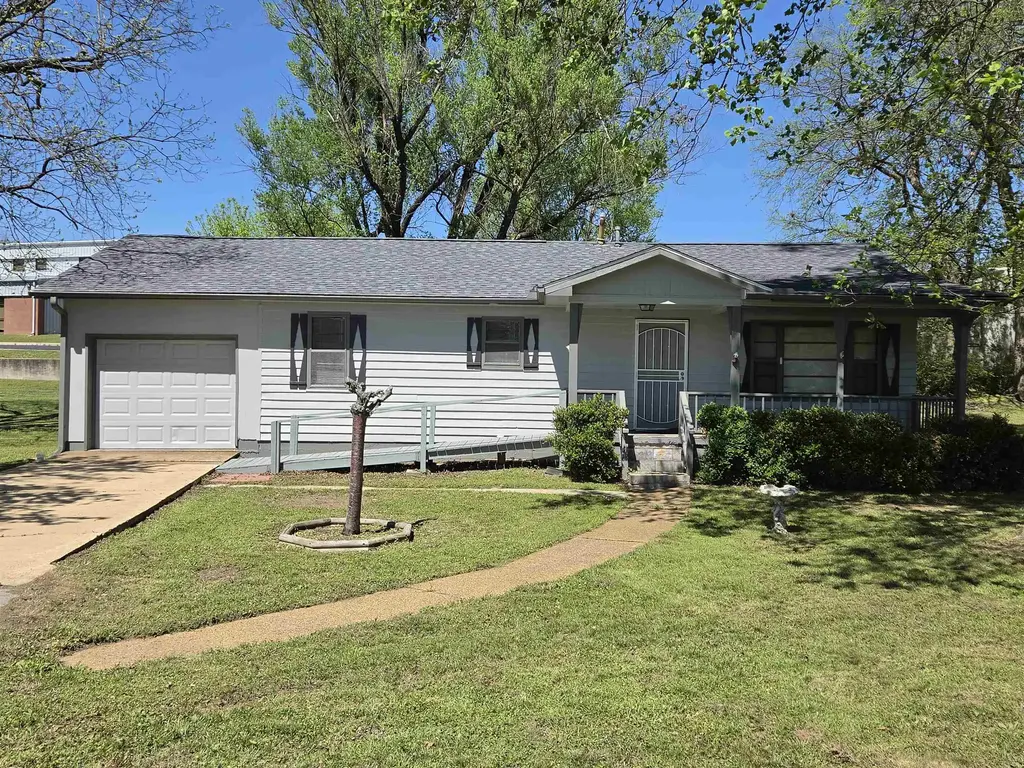 32 E Main Street, Ash Flat