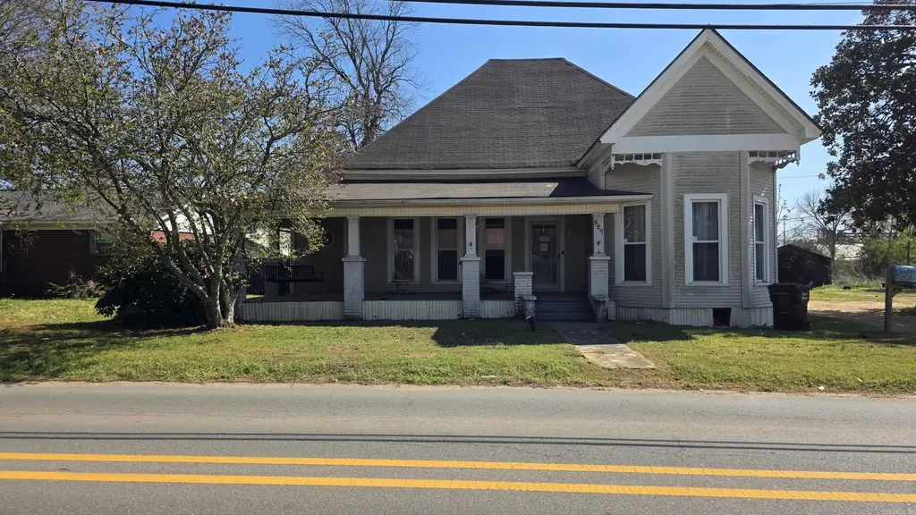 207 W Central Street, Warren