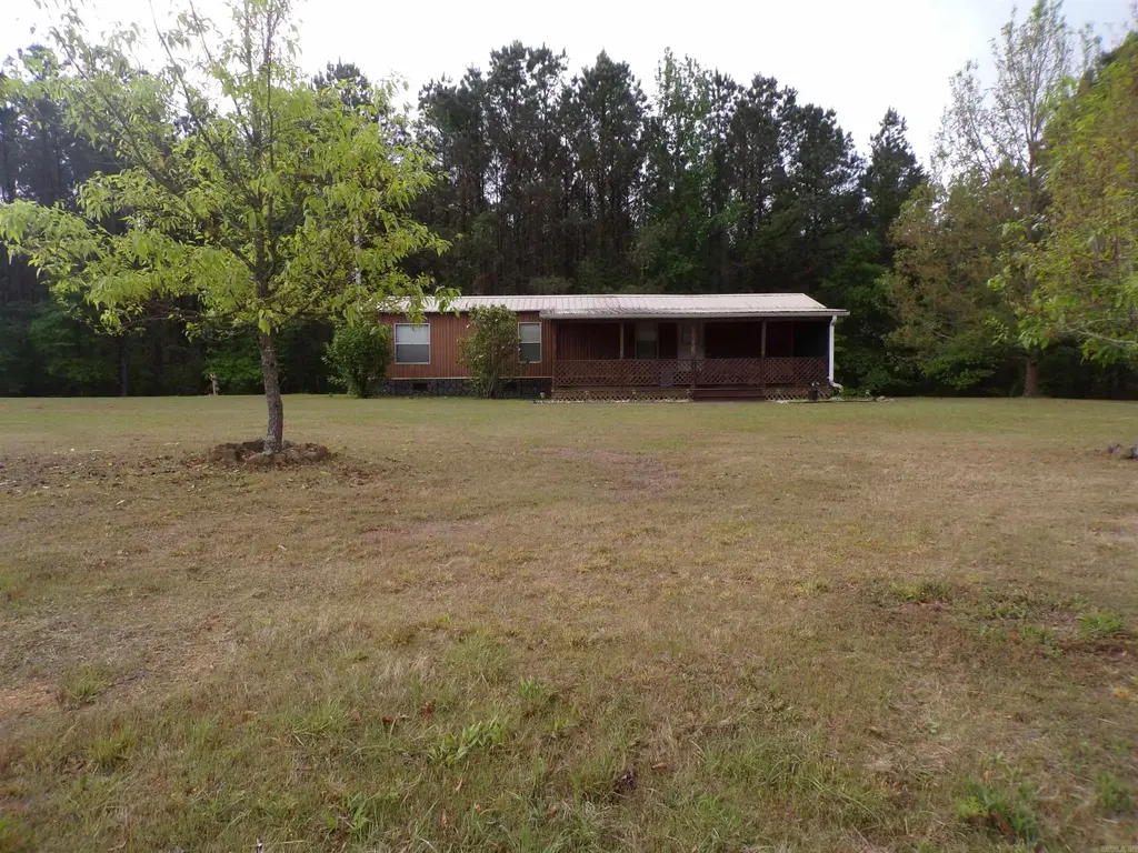 1807 Fendley Road, Amity