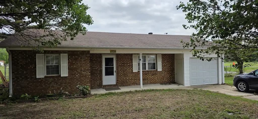 1010 10th, Corning