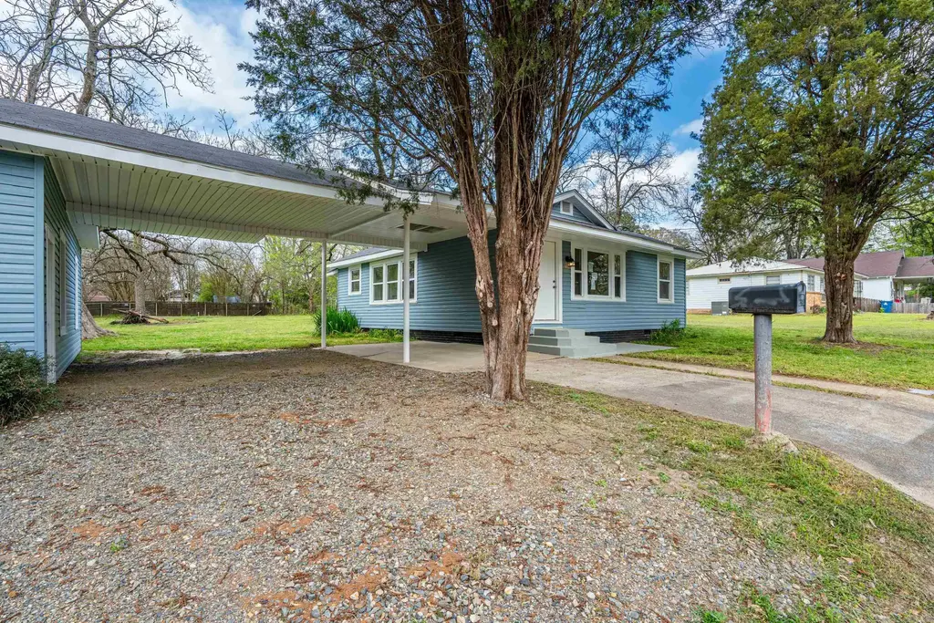 718 Baker Street, Malvern
