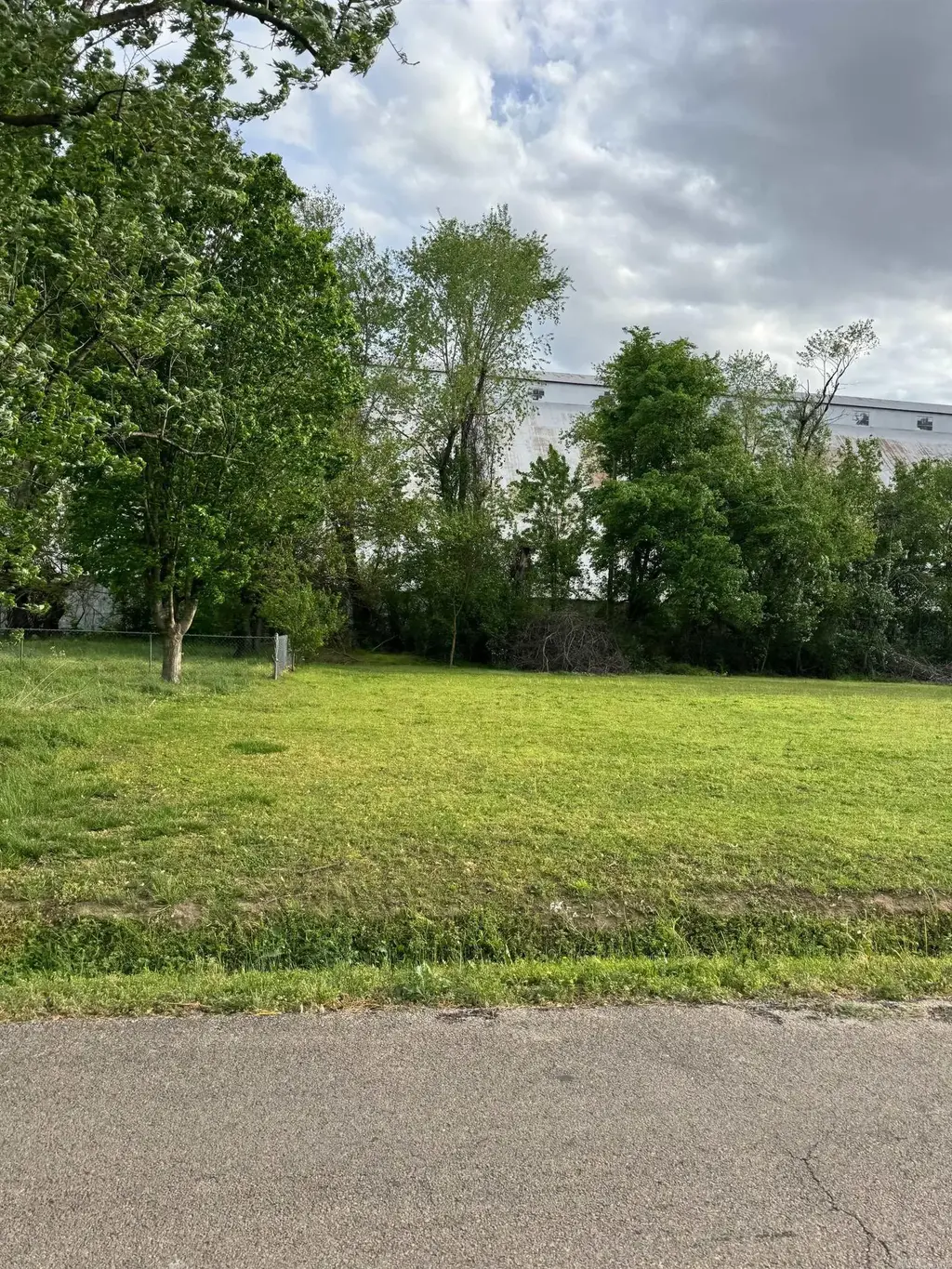 789 Bradley Lots 7, 8, And 9, Kennett