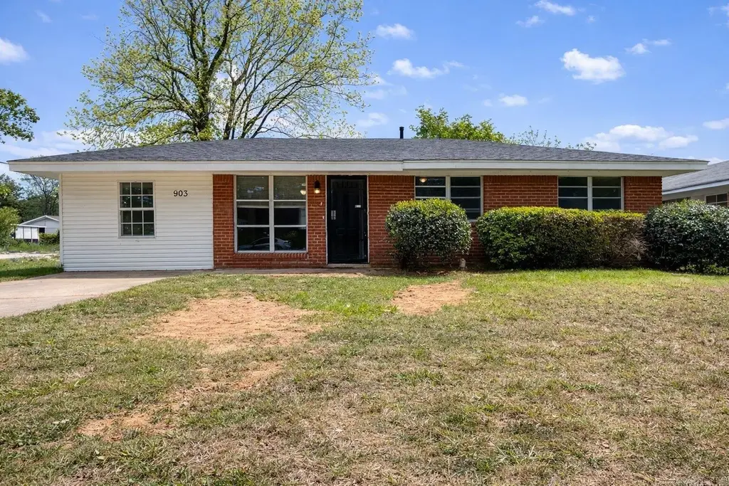 903 Belmont Dr, Pine Bluff