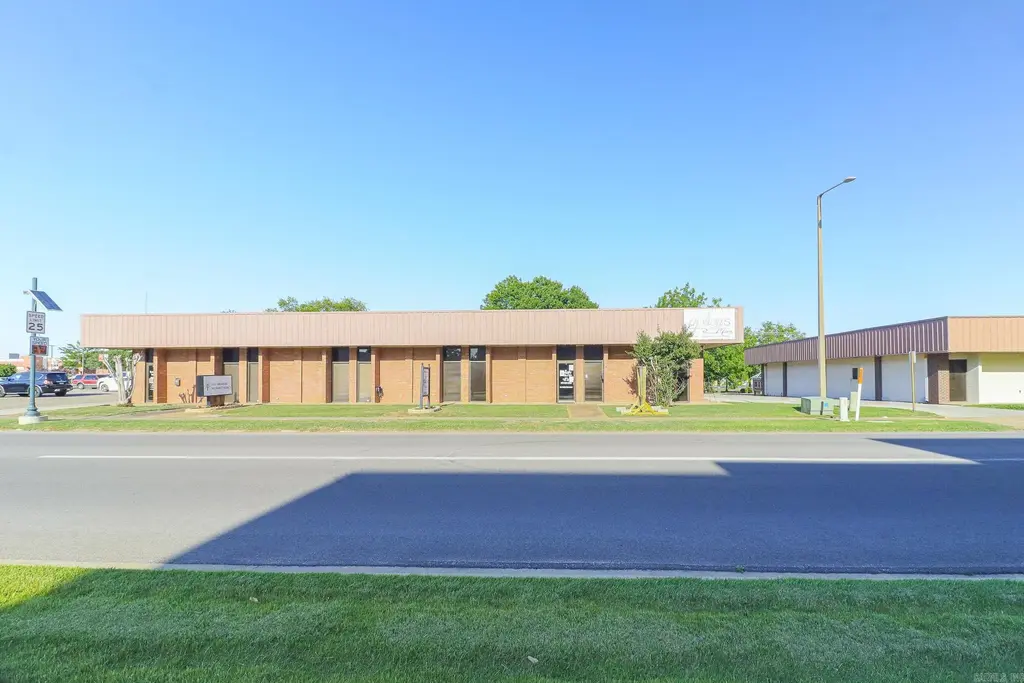 910 S Main Street, Jonesboro
