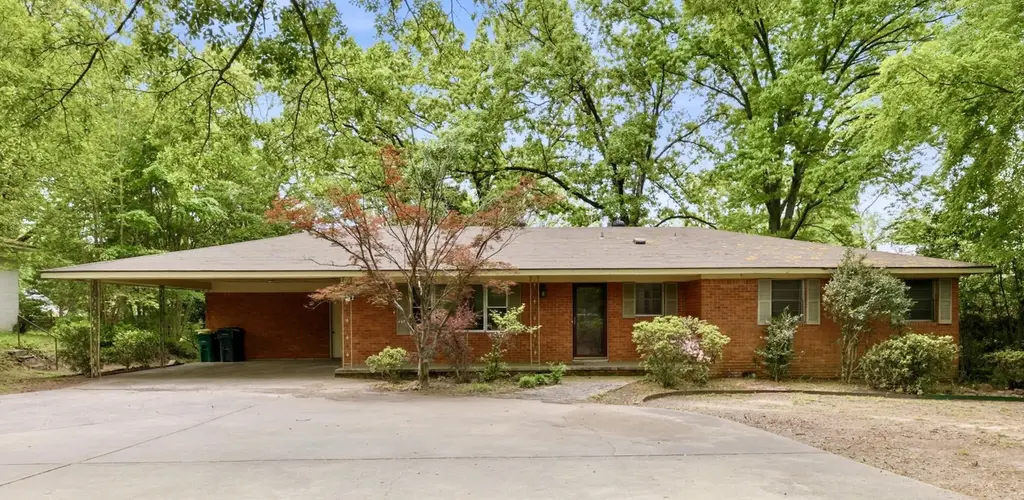 7311 W Markham Street, Little Rock