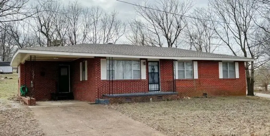 402 E 1st Street, Imboden