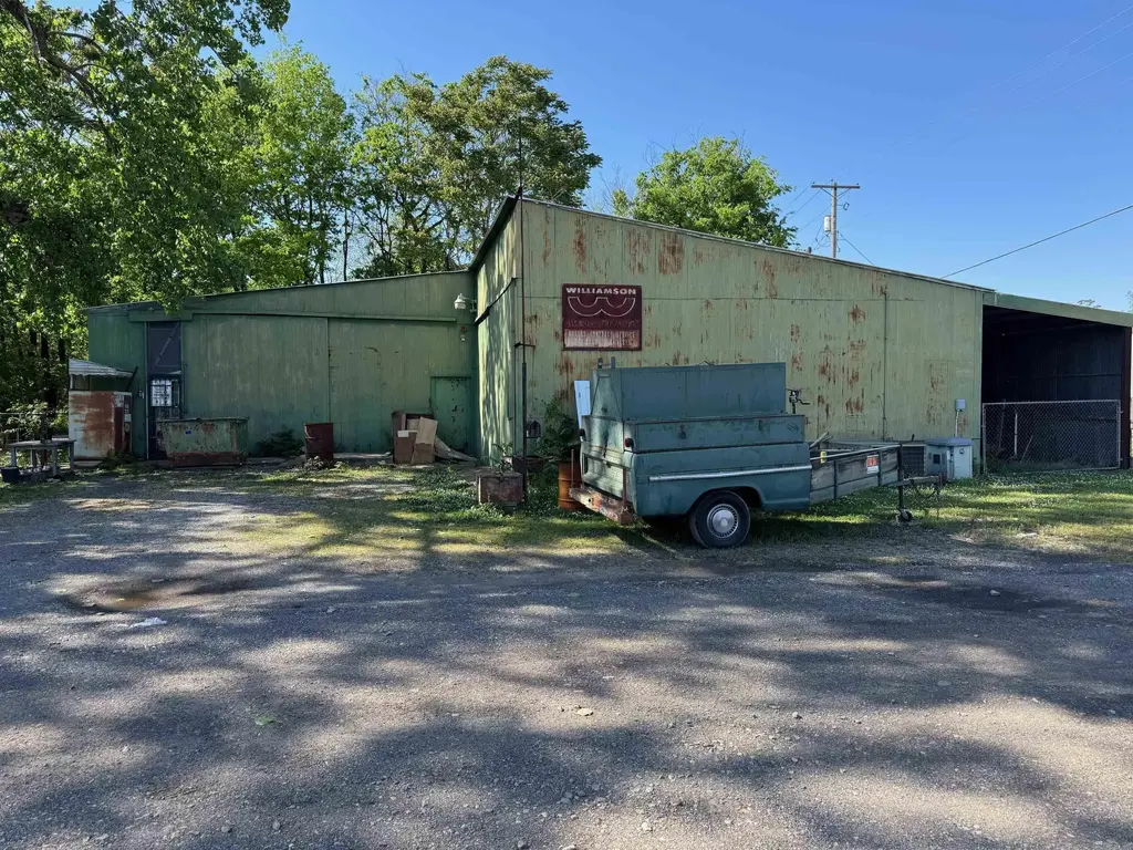 201 W Main (rear), Steele