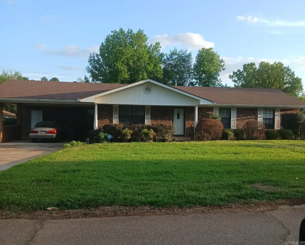 107 Wheeler, Warren