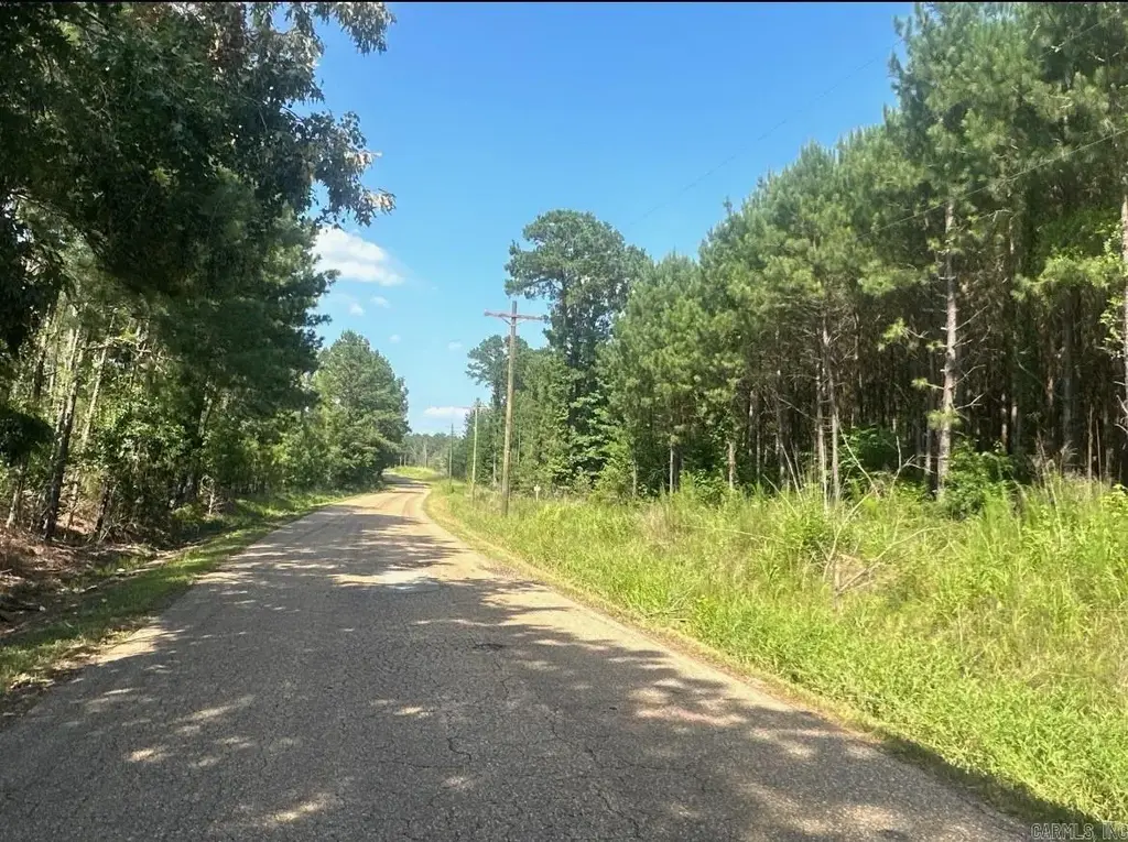 22-17-19 Us Hwy 82, Village