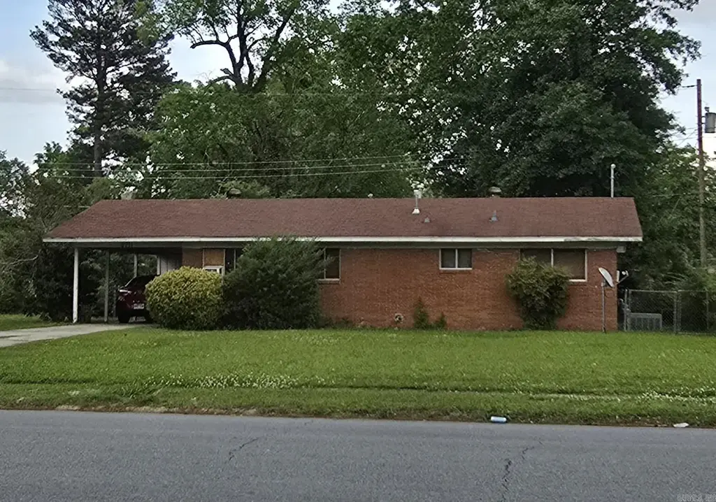 2711 S Bay Street, Pine Bluff