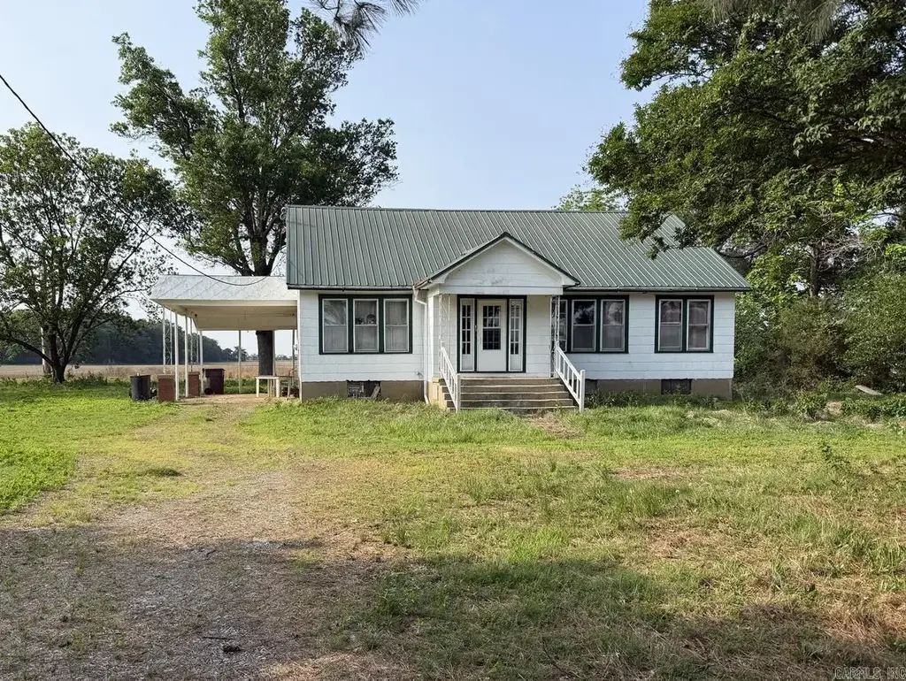 4714 Highway 14, Weiner