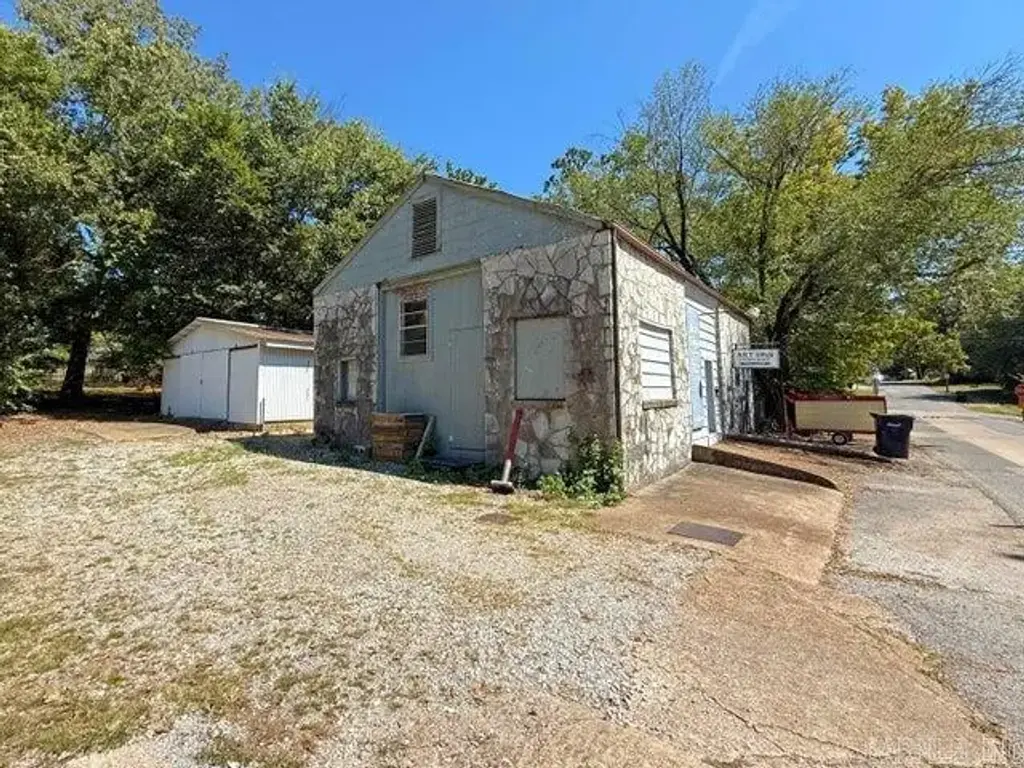 814 Bayou, Batesville