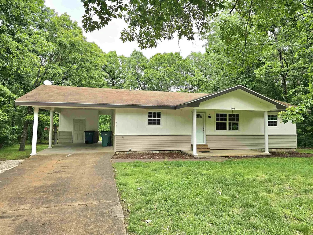 606 Dove Lane, Horseshoe Bend