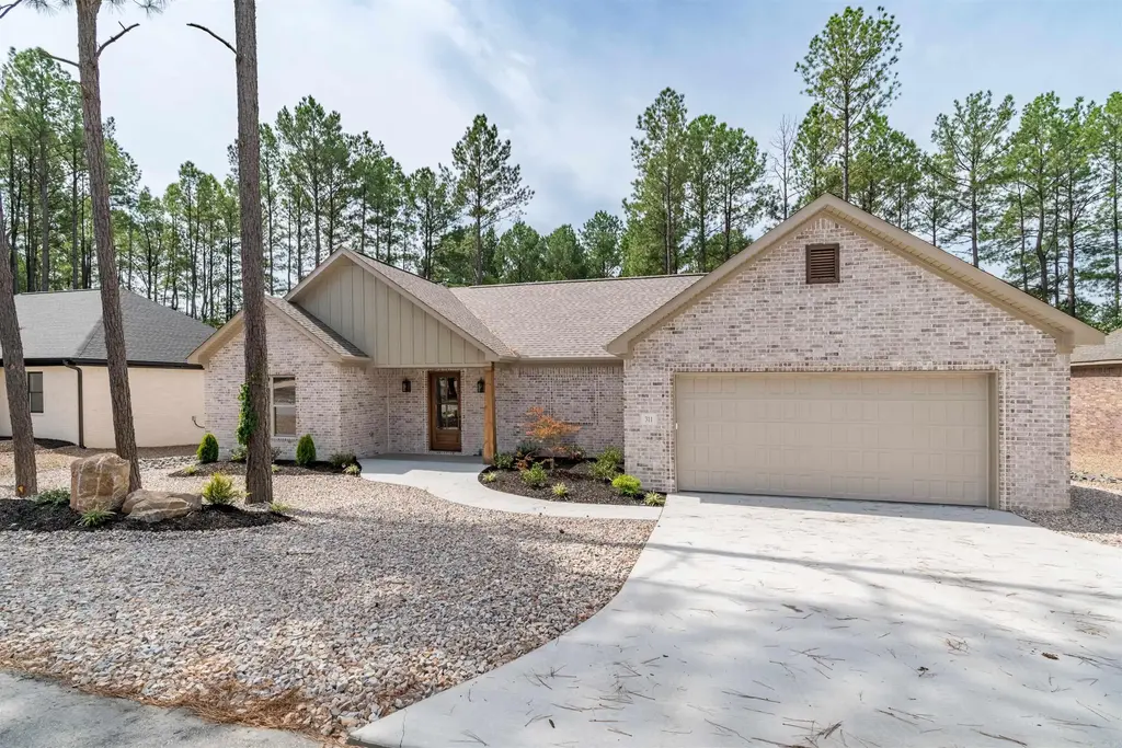 311 Maderas Drive, Hot Springs Village