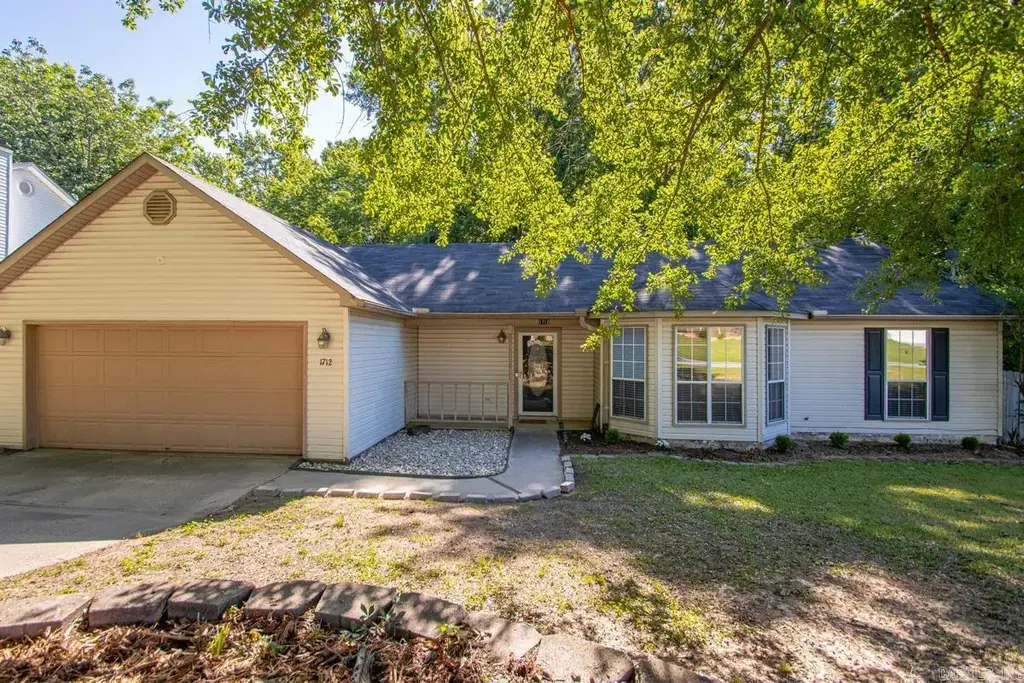 1712 Eagle Point Way, Benton