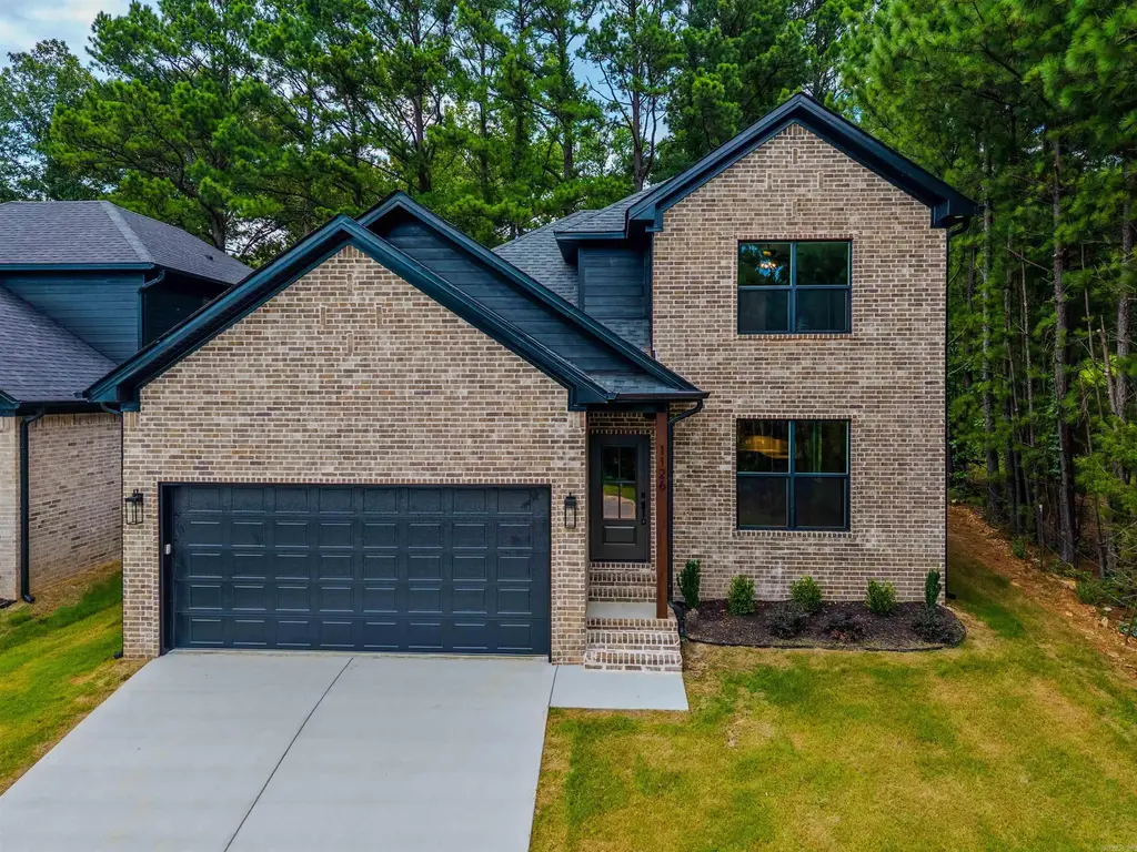 1126 Grand Teton, Benton