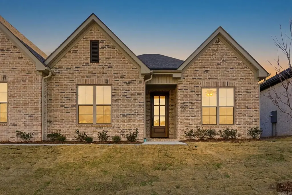 221 Edgewood Circle, Little Rock