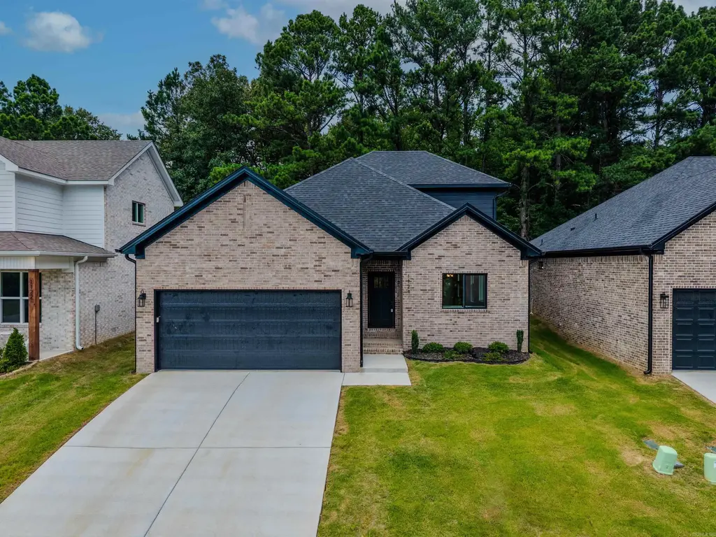 1124 Grand Teton, Benton