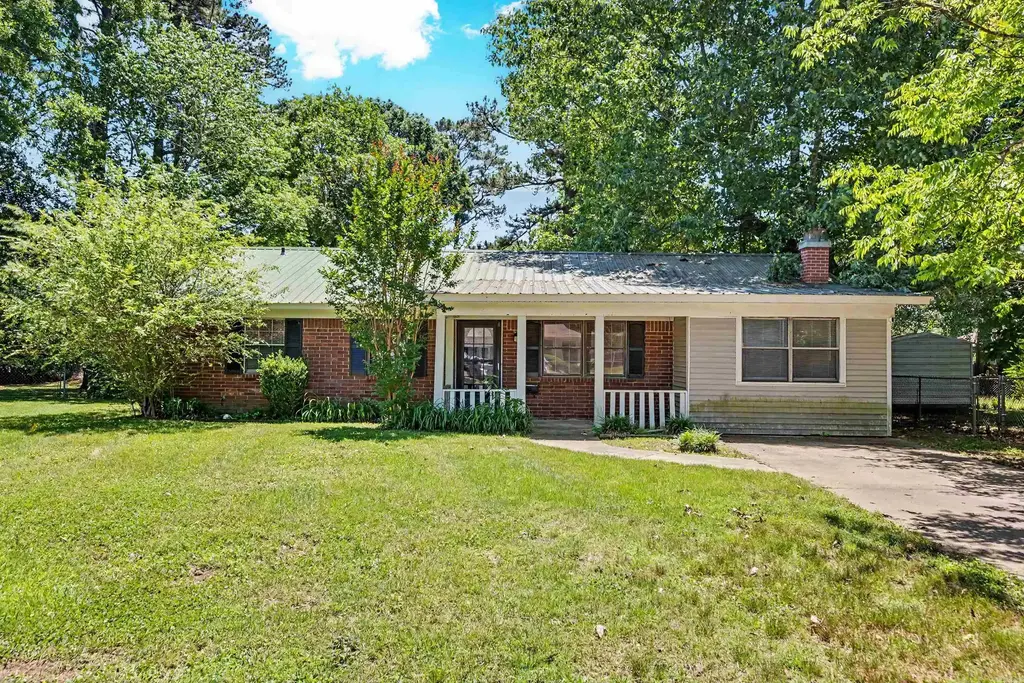 3 Shari Ct., Little Rock