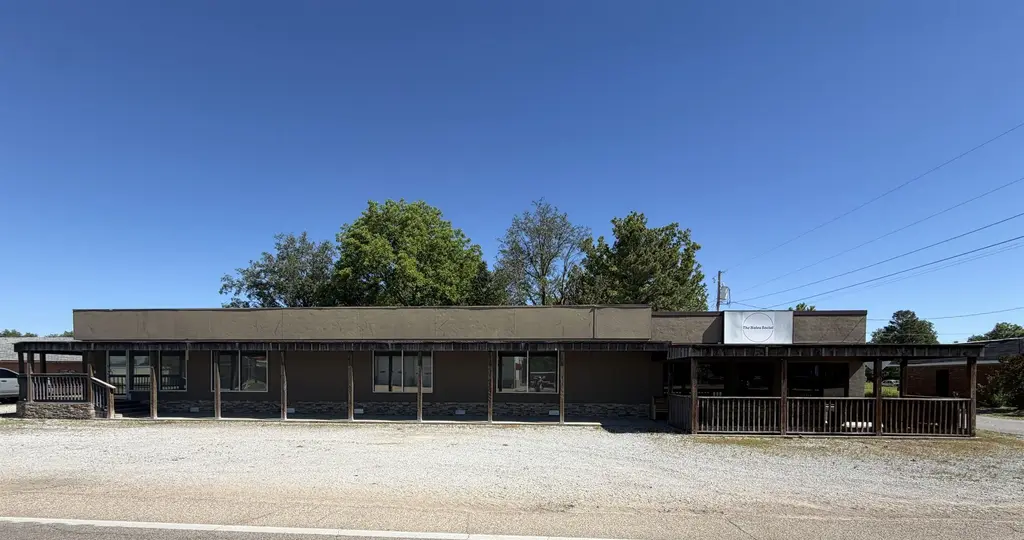 105 E 9th Street, Rector