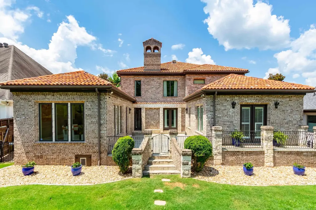 11 La Scala Court, Little Rock
