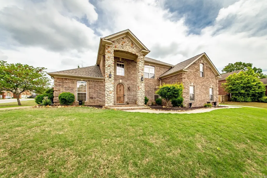 1916 Oakbrook Drive, Sherwood