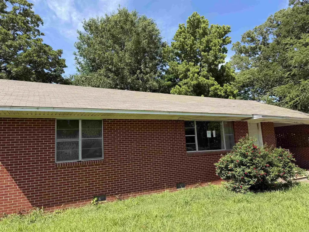 718 W Cross St, DeWitt