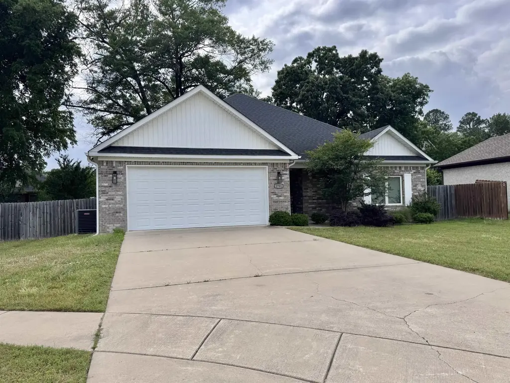 2701 Johnswood Village, Bryant