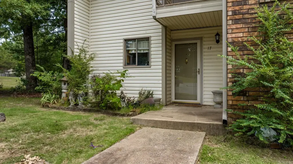 101 Pine Forest E-17, Maumelle