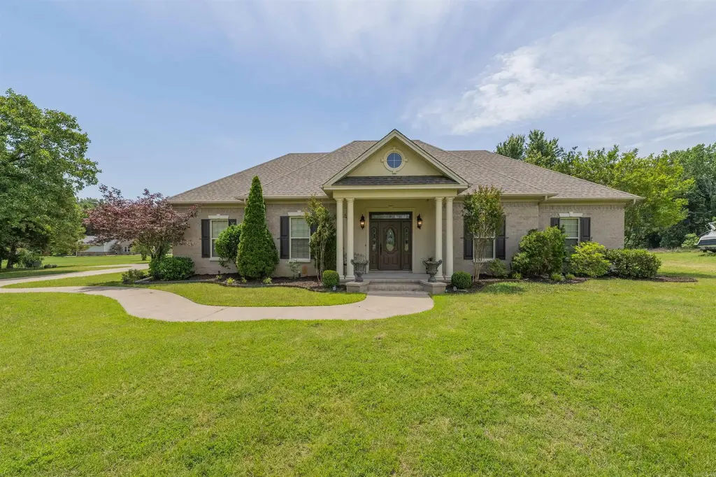 305 Edgewood Dr, Cabot