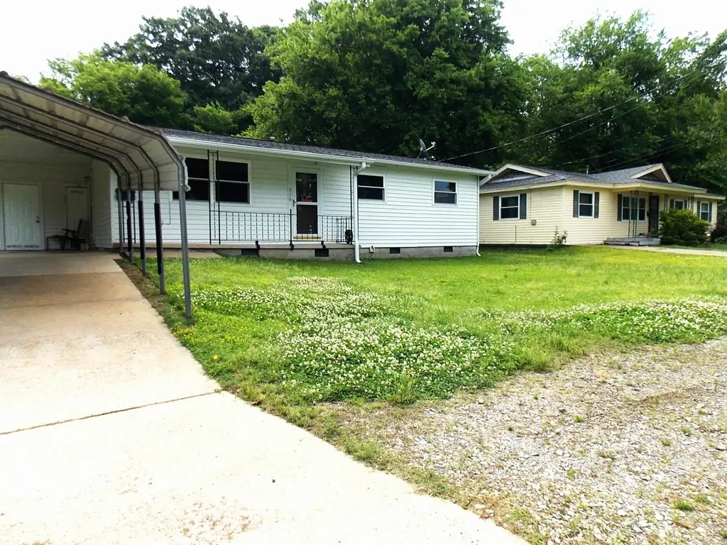 516 Jefferson St, Benton