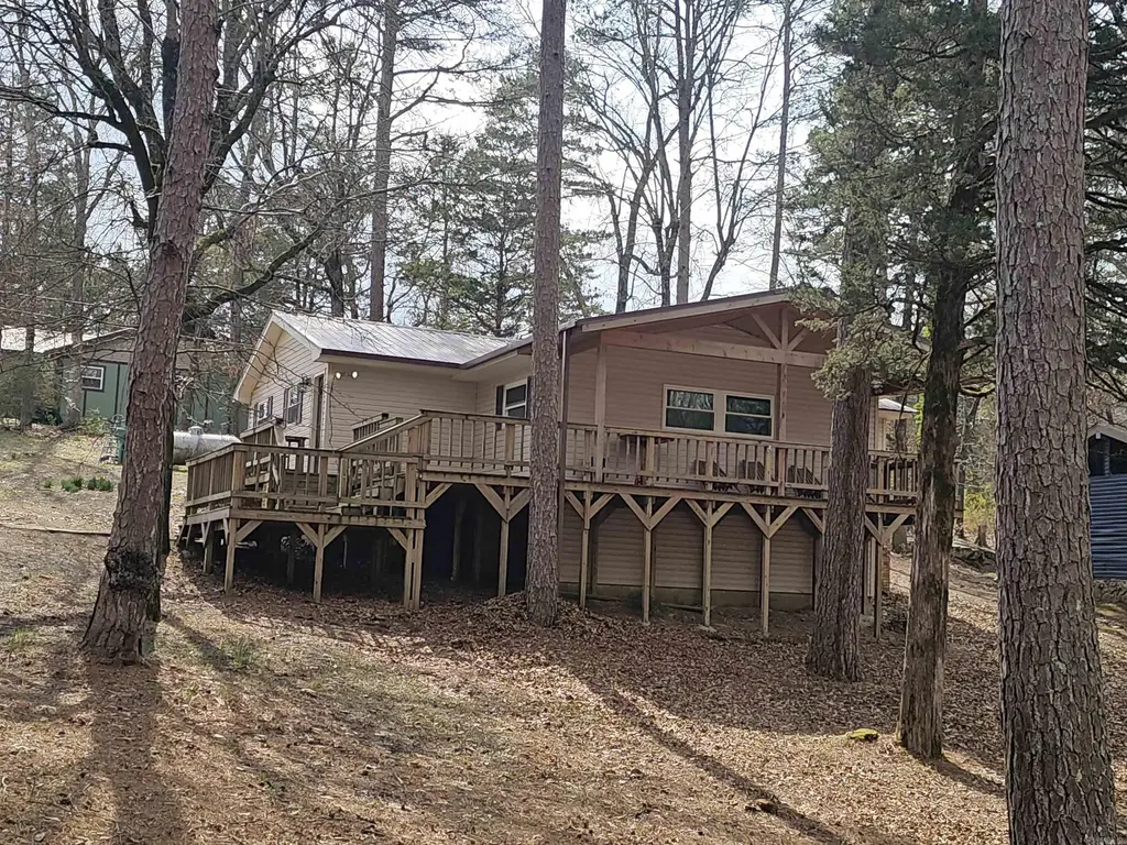 636 W Cliff Drive, Fairfield Bay