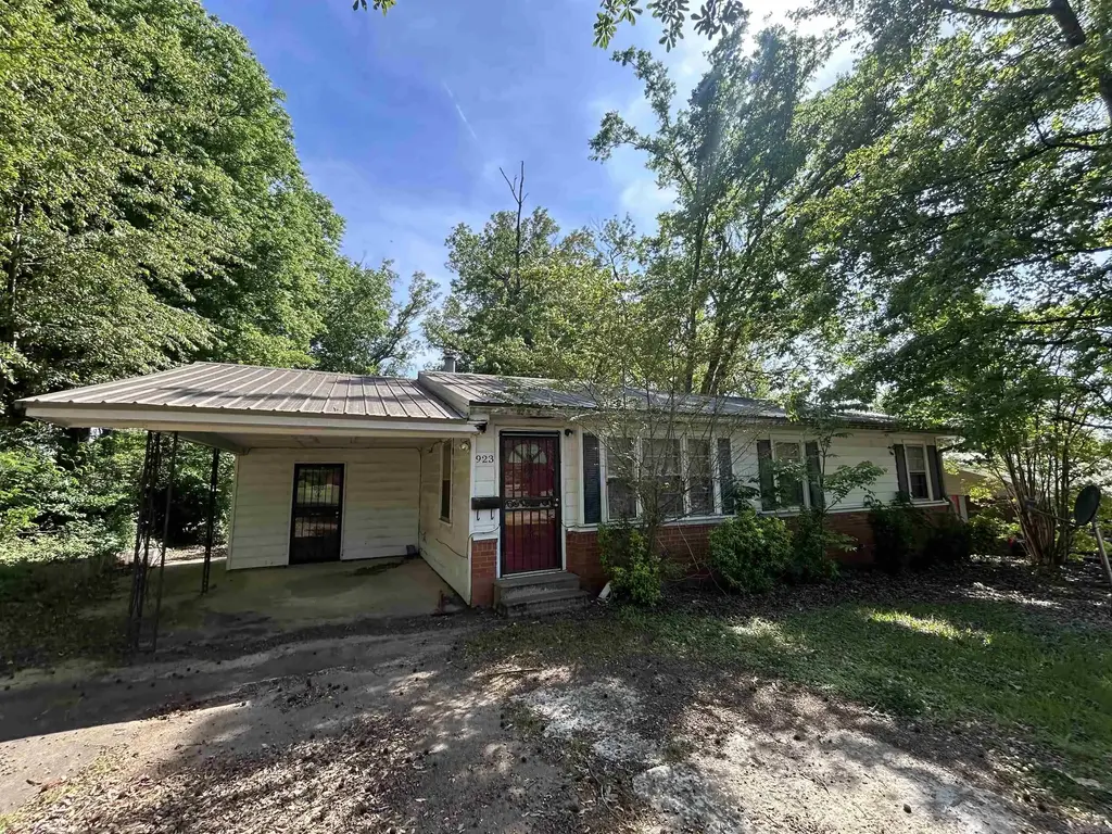 923 Norman St, West Helena