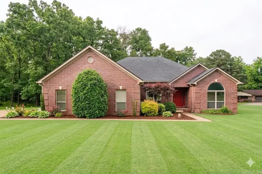 8406 Wolf Creek Court, Sherwood