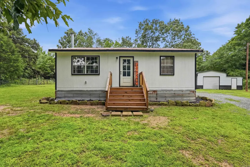 121 Pumpkin Center Circle, Quitman